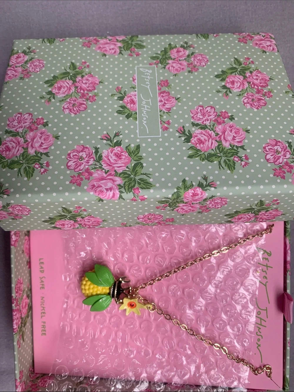 🆕- Betsey Johnson Gold Plated Bee Flower Pendant Necklace